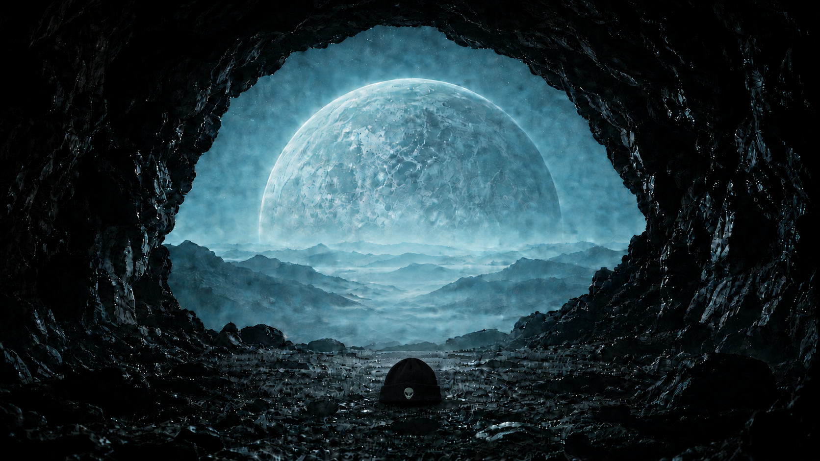 Touca preta com patch alienígena apoiada no chão de uma caverna sob um planeta luminoso